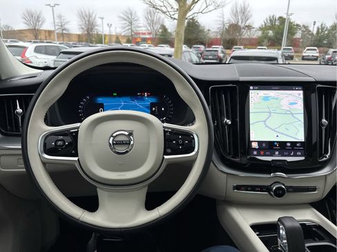 Used 2024 Volvo XC60 B5 Core w/ Climate Package image 10