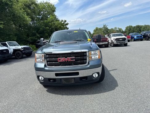 Used 2011 GMC Sierra 2500 SLE w/ SLE Preferred Package AWD/4WD image 2