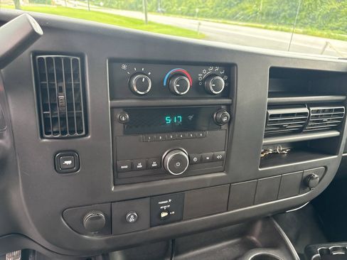 Used 2014 Chevrolet Express 3500 Extended RWD image 14