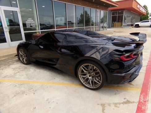 Used 2024 Chevrolet Corvette Z06 RWD image 25