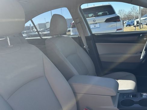 Used 2017 Subaru Legacy 2.5i Limited image 33