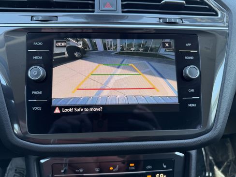 Certified 2024 Volkswagen Tiguan SE image 22