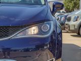 Used 2017 Chrysler Pacifica Touring-L image 3