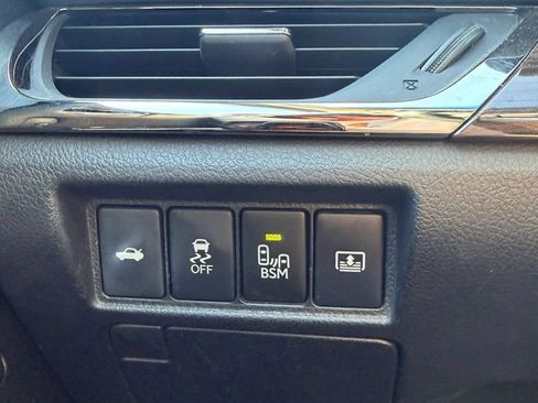 Used 2013 Toyota Avalon Limited w/ Technology Pkg FWD image 28