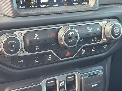 Used 2021 Jeep Gladiator Overland AWD/4WD image 22