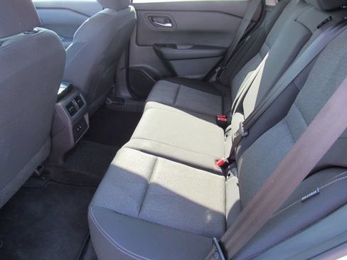 Used 2024 Nissan Rogue SV AWD/4WD image 18