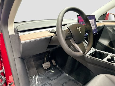 Used 2024 Tesla Model Y Long Range AWD/4WD image 9