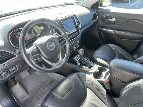 Used 2019 Jeep Cherokee Limited image 12