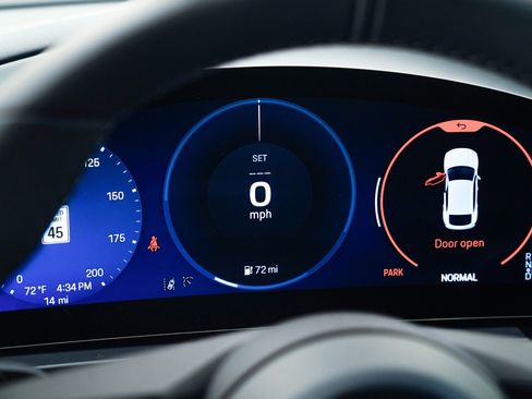 New 2025 Porsche Macan 4S Electric image 27