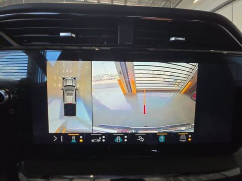 Used 2023 GMC Sierra 1500 AT4 w/ Technology Package AWD/4WD image 16