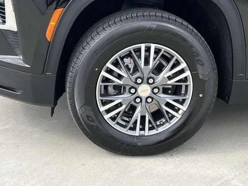 Used 2025 Chevrolet Traverse LT FWD image 32