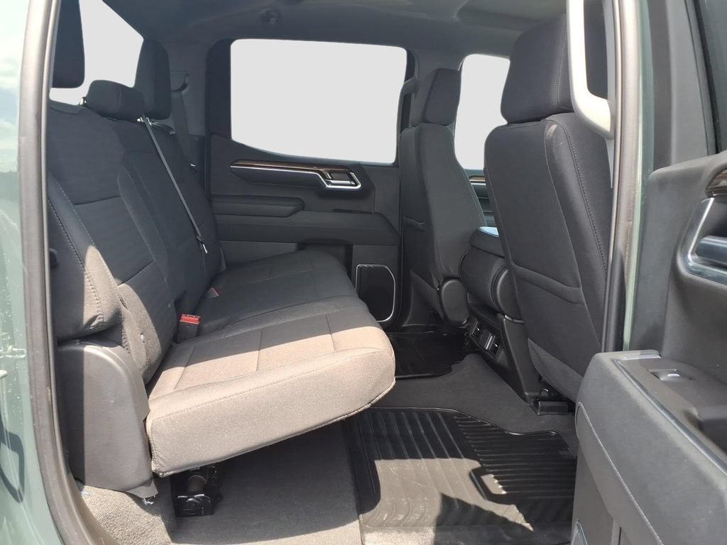 Used 2025 Chevrolet Silverado 1500 LT RWD image 12