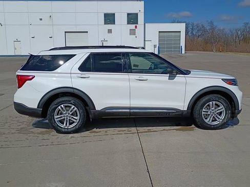 Used 2020 Ford Explorer XLT w/ Equipment Group 202A image 8