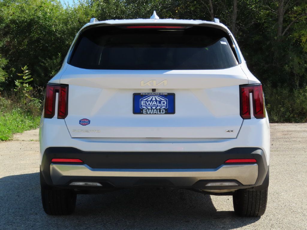 Used 2025 Kia Sorento S AWD/4WD image 16