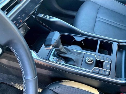 Certified 2025 Kia Sorento EX w/ Panoramic Sunroof Package image 14