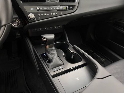 Used 2025 Lexus ES 300h w/ Technology Package FWD image 21