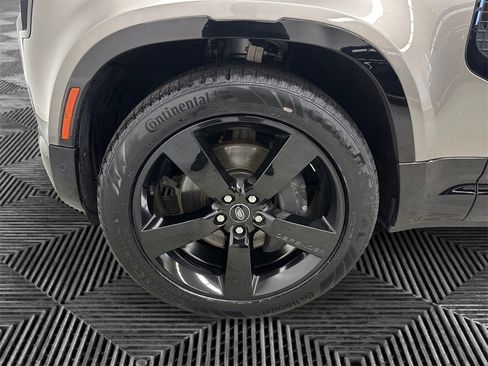 Used 2023 Land Rover Defender 110 X-Dynamic SE image 14