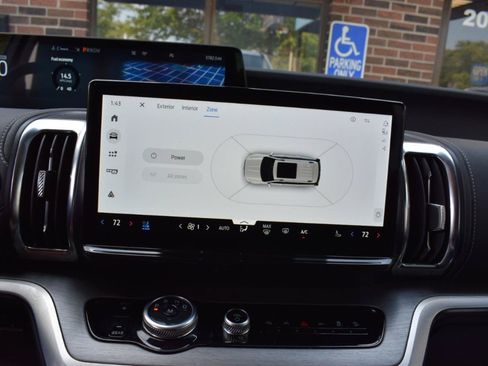 Used 2025 Ford Expedition Platinum w/ Driver's Package AWD/4WD image 32