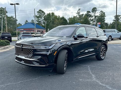 Used 2024 Lincoln Nautilus Reserve image 2