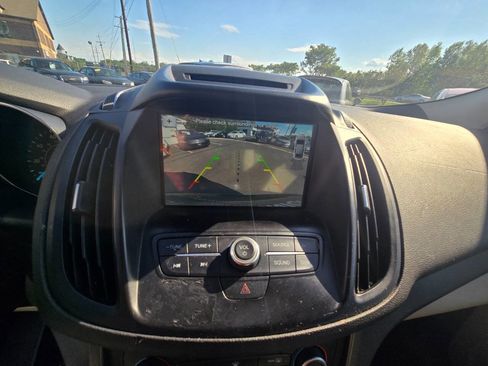 Used 2018 Ford Escape SE w/ Ford Safe & Smart Package FWD image 44
