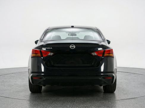 Used 2025 Nissan Altima 2.5 SV FWD image 7