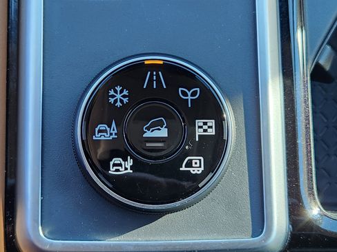 Used 2025 Nissan Pathfinder Platinum image 32