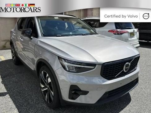 Used 2023 Volvo XC40 B5 Plus w/ Driver Assist Package AWD/4WD image 1