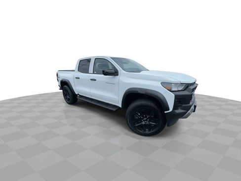 Certified 2024 Chevrolet Colorado Trail Boss w/ Technology Package AWD/4WD image 2