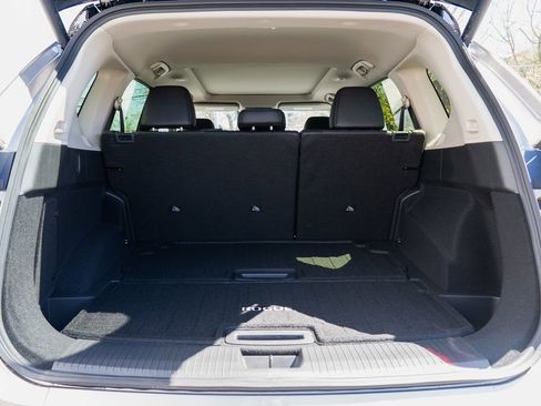 New 2026 Nissan Rogue Platinum image 8