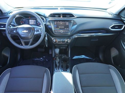 Used 2023 Chevrolet TrailBlazer LS image 11
