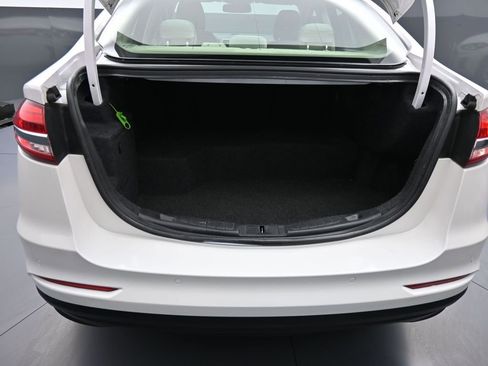 Used 2019 Ford Fusion SE FWD image 22