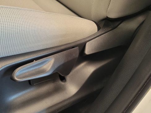 Certified 2025 Toyota Corolla Cross L image 12