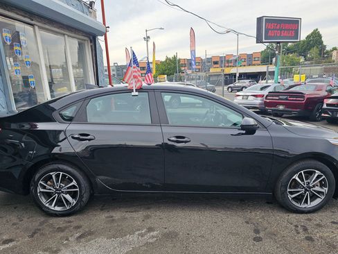 Used 2023 Kia Forte LXS image 3