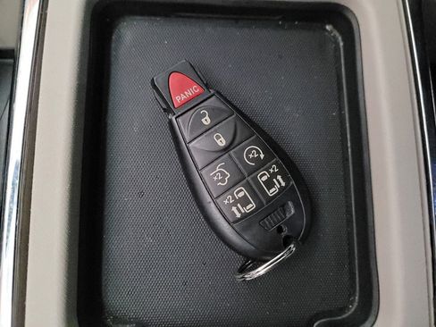 Used 2015 Chrysler Town & Country Touring w/ Driver Convenience Group FWD image 32