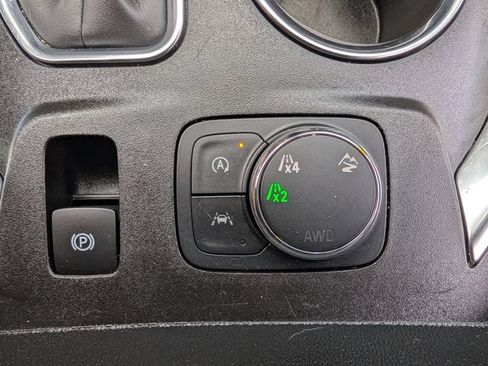 Used 2023 Chevrolet Traverse LT AWD/4WD image 37