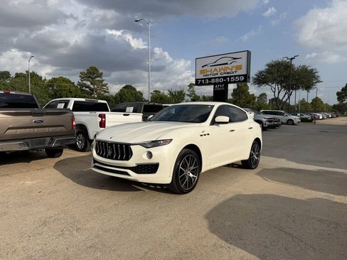 Used 2022 Maserati Levante GT AWD/4WD image 3