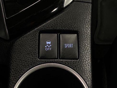 Used 2018 Toyota Corolla SE FWD image 22