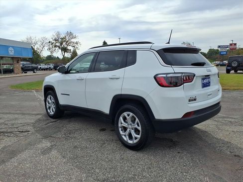 Used 2024 Jeep Compass Latitude image 5