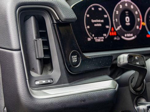 Used 2024 Porsche Cayenne Coupe image 37