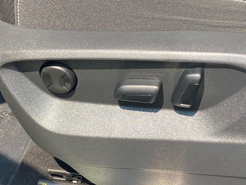 Certified 2024 Volkswagen Atlas Cross Sport SE AWD/4WD image 12