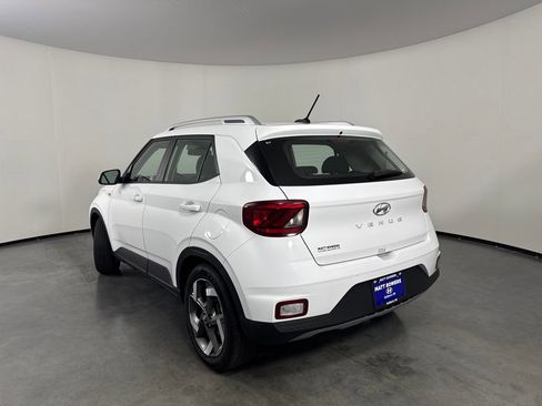 Used 2025 Hyundai Venue SEL image 3