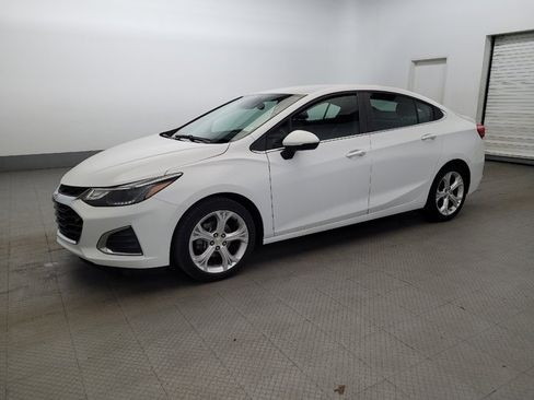 Used 2019 Chevrolet Cruze Premier w/ Driver Confidence II Package FWD image 2