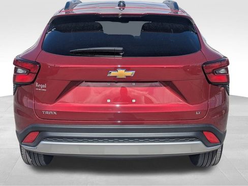 Certified 2025 Chevrolet Trax LT w/ LT Convenience Package image 4