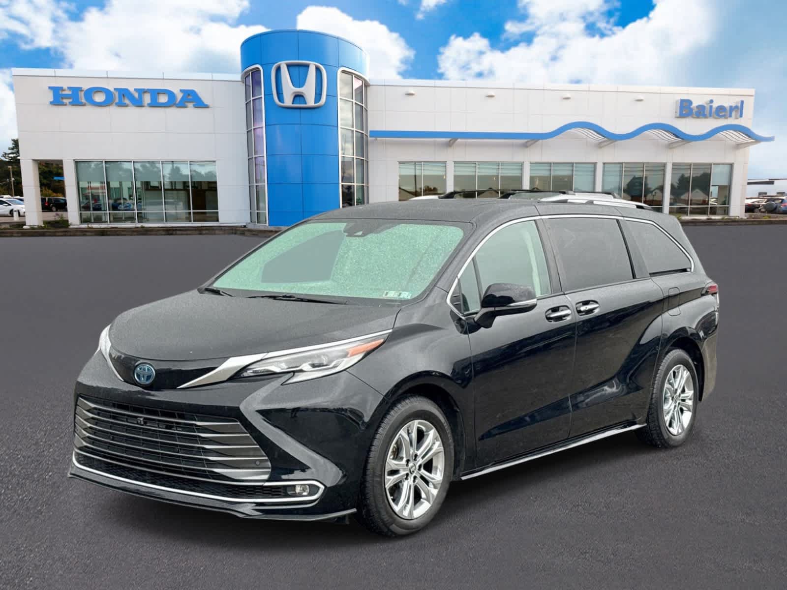Used 2022 Toyota Sienna Platinum AWD/4WD image 1