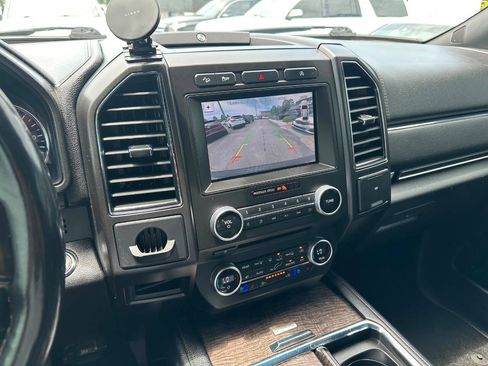 Used 2018 Ford Expedition Limited AWD/4WD image 18