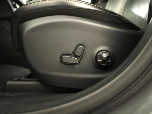 Used 2018 Jeep Cherokee Limited w/ Technology Group image 11