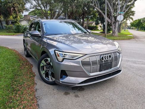Used 2021 Audi e-tron Premium w/ Towing Package image 18