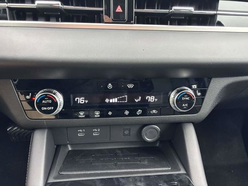 New 2026 Mitsubishi Outlander SE image 8