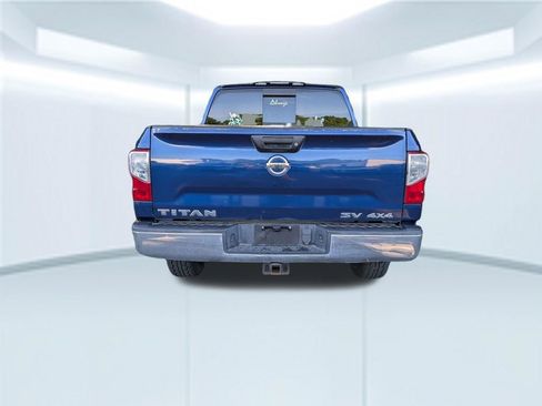 Used 2017 Nissan Titan SV AWD/4WD image 4
