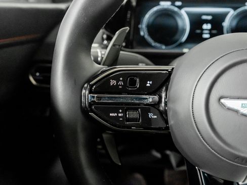 Used 2025 Aston Martin V8 Vantage Coupe image 37